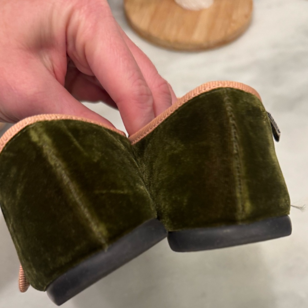 Bonton Red Jane Soft Velvet Mary Jane Shoes Girls Size 34 EU 10-12Y Olive Green - Picture 4 of 5